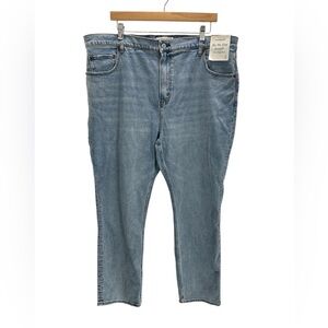 NWT Abercrombie & Fitch The ’90s Slim Straight Ultra High Rise Jeans Light Wash